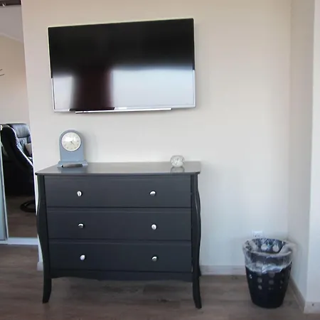Luv-und-lee-apartment-44a